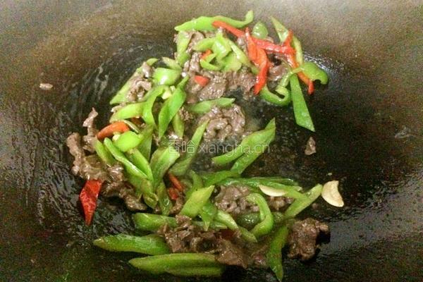 青椒炒牛柳的做法图解10