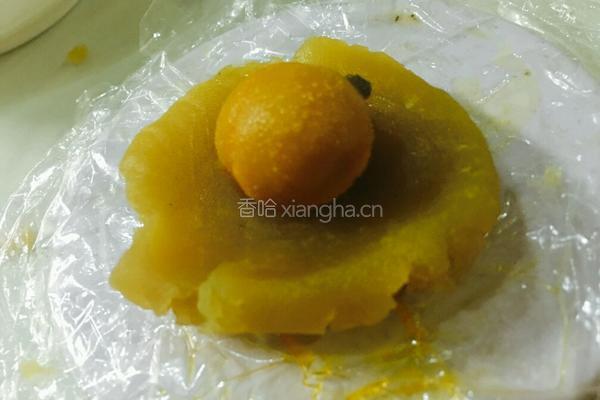 蛋黄莲蓉月饼的做法图解6