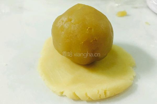 蛋黄莲蓉月饼的做法图解7