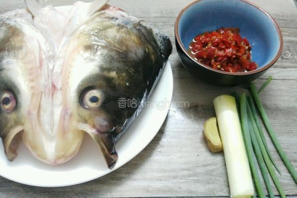 电压力锅剁椒鱼头的做法图解1