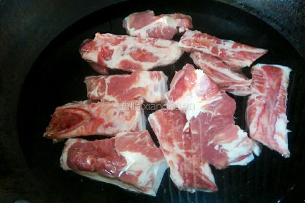 洋葱土豆炖排骨的做法图解2