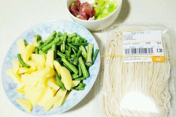 土豆豆角焖面的做法图解1