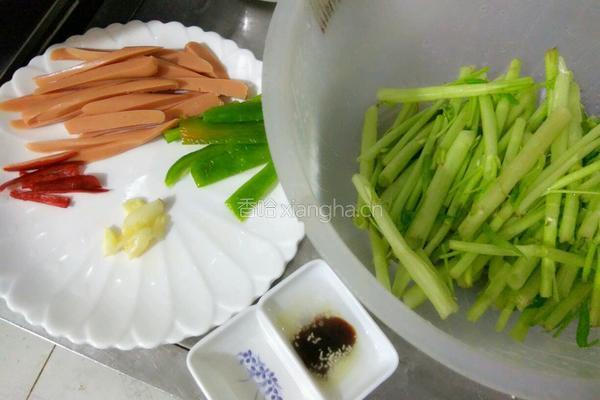 双椒空心菜杆炒火腿的做法图解2