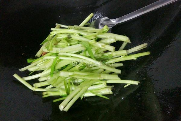 双椒空心菜杆炒火腿的做法图解6