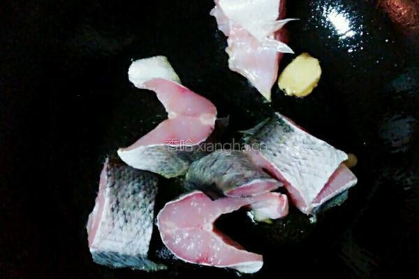 乌鱼炖豆腐的做法图解3