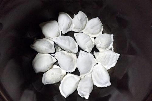电饭煲煎饺的做法图解3
