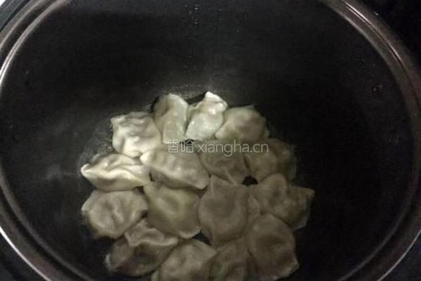 电饭煲煎饺的做法图解6