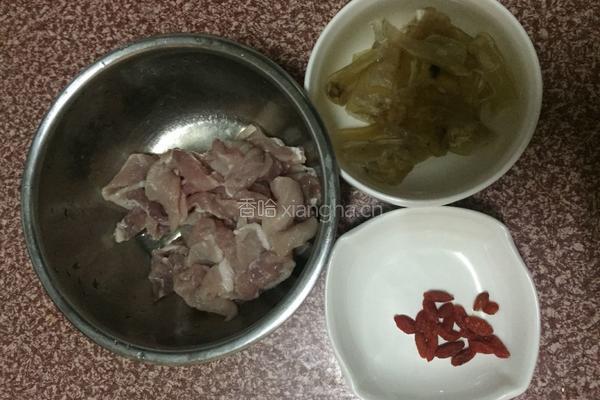花胶瘦肉汤的做法图解1