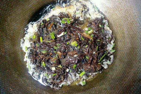 梅干菜炒鸡蛋的做法图解8