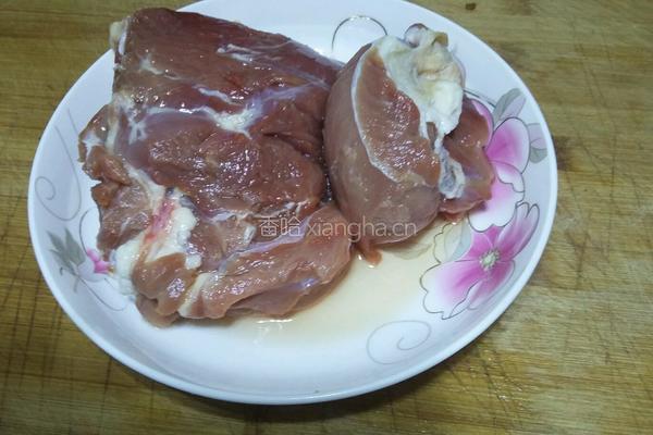 炸羊肉串的做法图解1