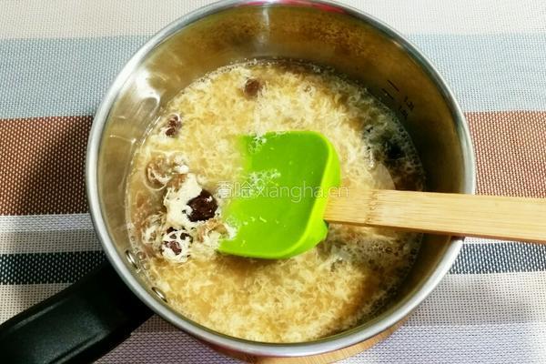 红枣桂圆鸡蛋汤的做法图解6