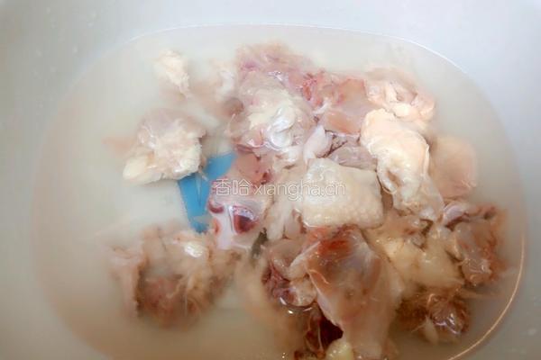 鸡骨架炖土豆的做法图解2