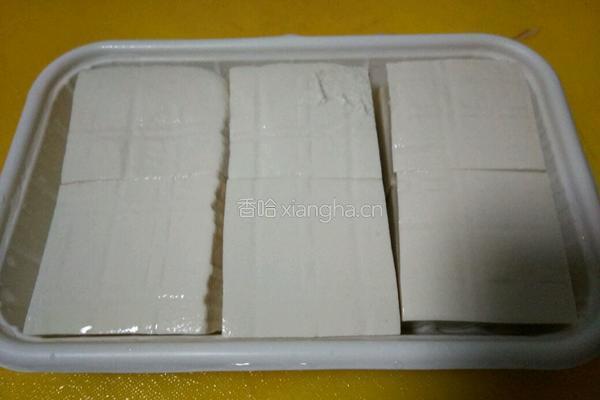 咸蛋豆腐的做法图解2