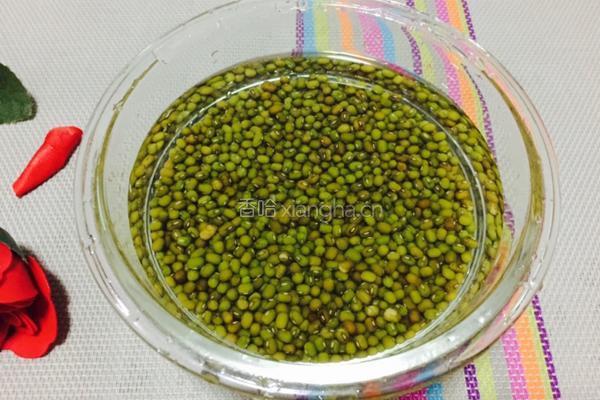 蜂蜜绿豆汤的做法图解1