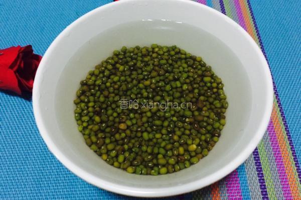 绿豆薄荷汤的做法图解1