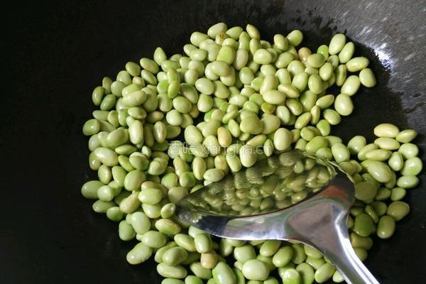 雪菜榨菜毛豆炒肉丝的做法图解4