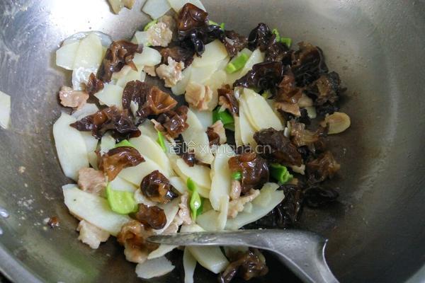 山药木耳炒肉片的做法图解7