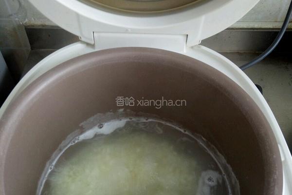海鲜螃蟹虾仁粥的做法图解1