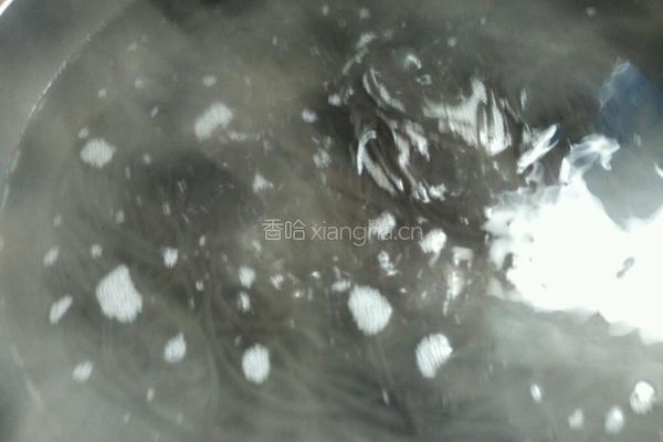 凉拌蕨根粉丝的做法图解4