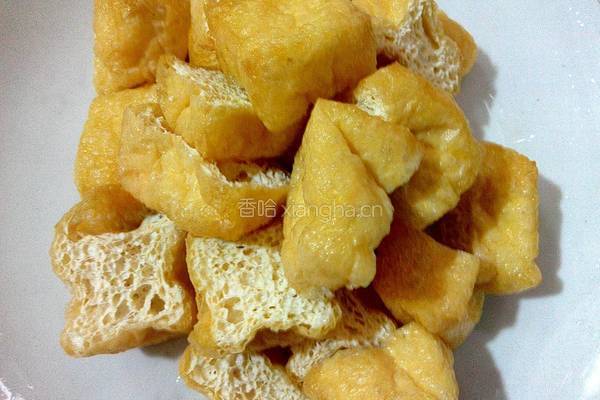 油豆腐炒瘦肉的做法图解1
