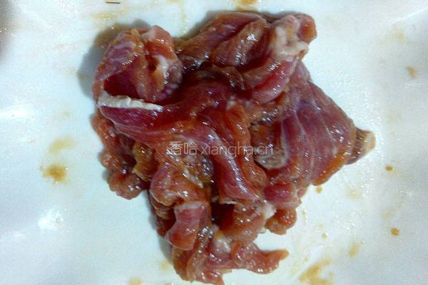 油豆腐炒瘦肉的做法图解2