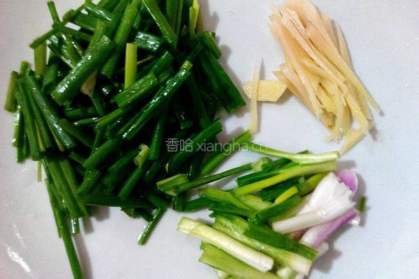 油豆腐炒瘦肉的做法图解3