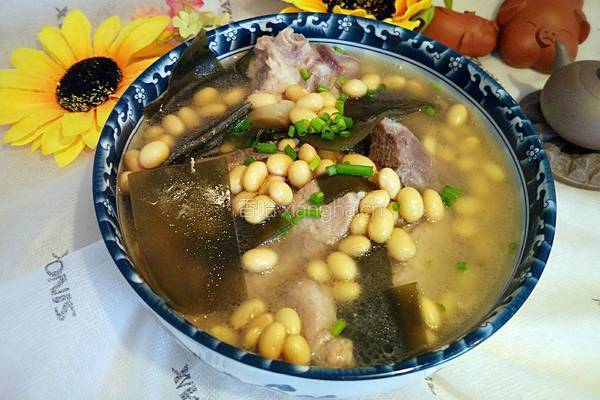 黄豆海带排骨汤的做法图解1