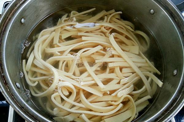 葱油豆腐皮的做法图解2