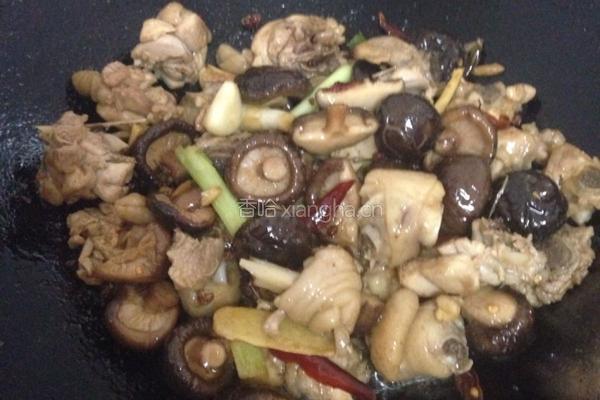 香菇土豆焖鸡块的做法图解8