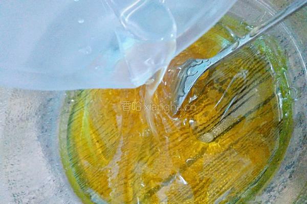 广式豆沙蛋黄月饼的做法图解5