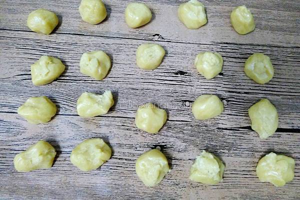 广式豆沙蛋黄月饼的做法图解15