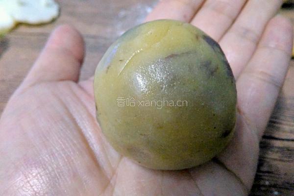 广式豆沙蛋黄月饼的做法图解18