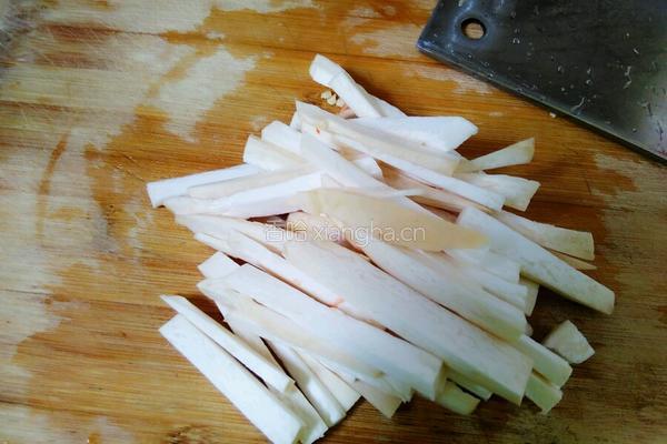 五花肉炒红彩椒的做法图解3