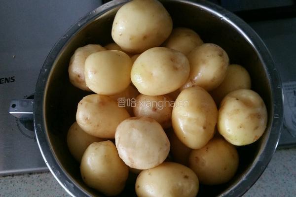 小土豆咸菜的做法图解1