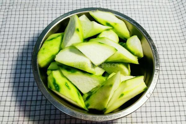 鸡蛋丝瓜汤的做法图解1