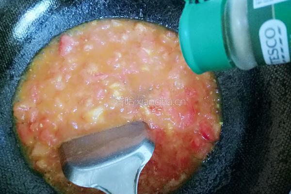 西红柿炒蘑菇鸡蛋浇汁手擀面的做法图解8