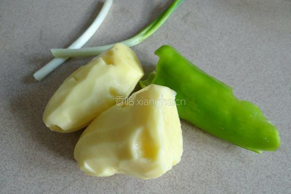 辣椒炒土豆丝的做法图解1