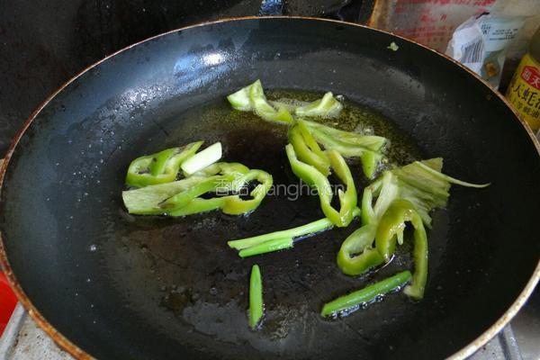 辣椒炒土豆丝的做法图解3