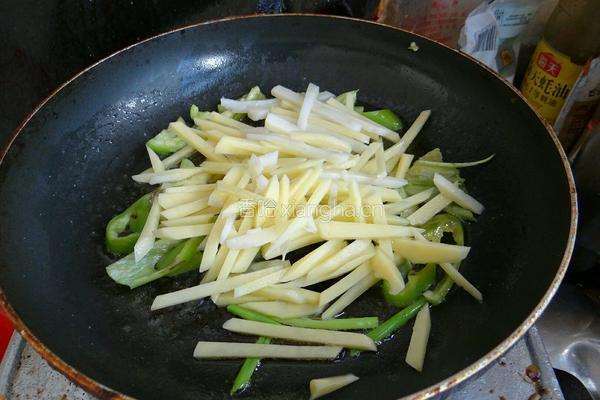 辣椒炒土豆丝的做法图解4