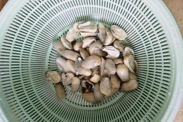瘦肉腊肉炒草姑的做法图解4