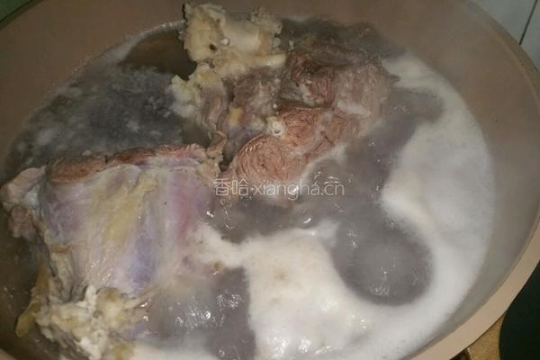 台湾牛肉面的做法图解1