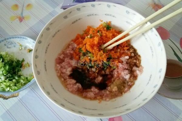 圆白菜猪肉馅饺子的做法图解4