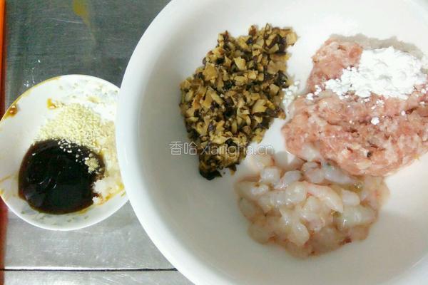香菇猪肉馅饺子的做法图解2