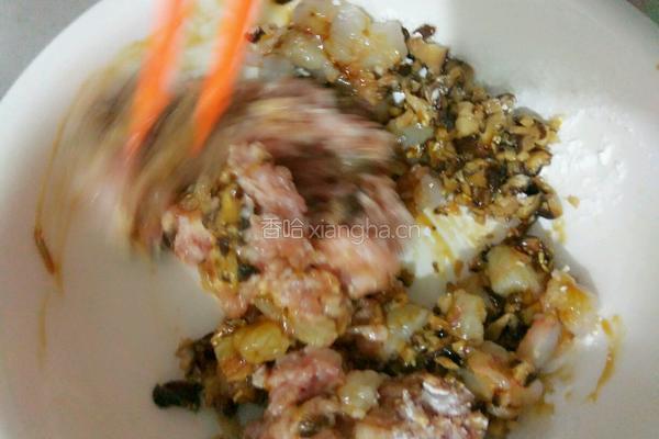 香菇猪肉馅饺子的做法图解3