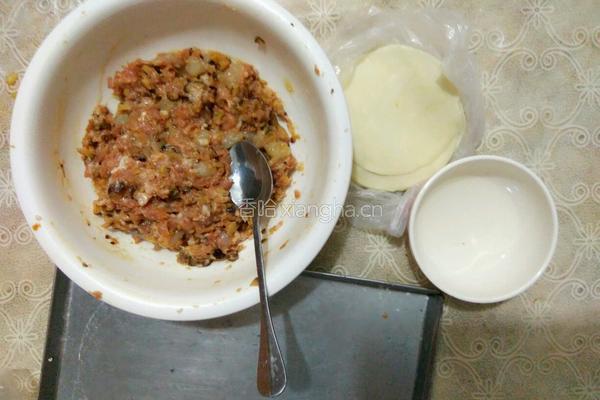 香菇猪肉馅饺子的做法图解4