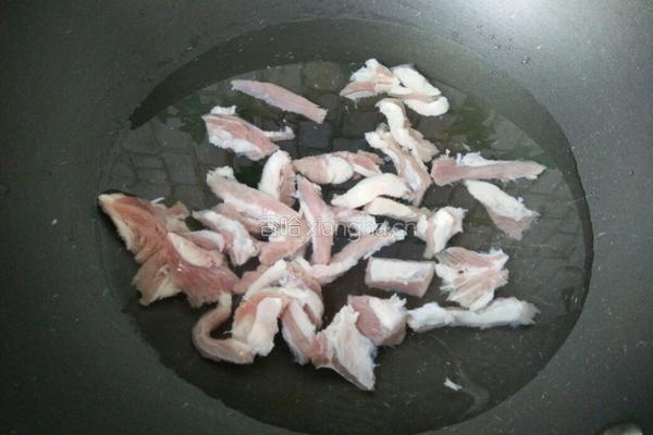 辣椒炒羊肉的做法图解2