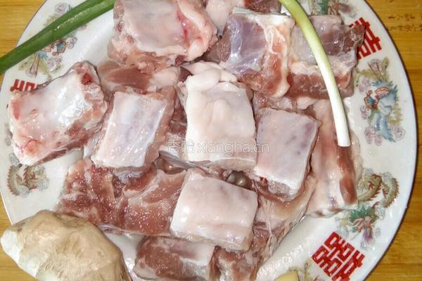 排骨炖小土豆的做法图解1