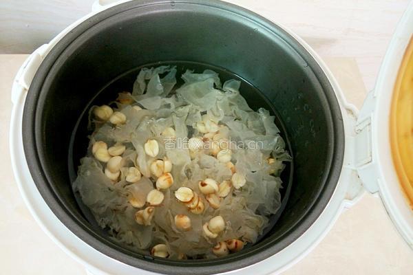 银耳汤的做法图解3