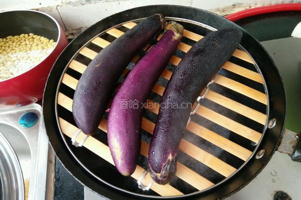 蒜泥茄子的做法图解1