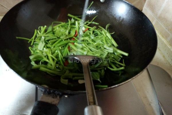 家常炒空心菜梗的做法图解8